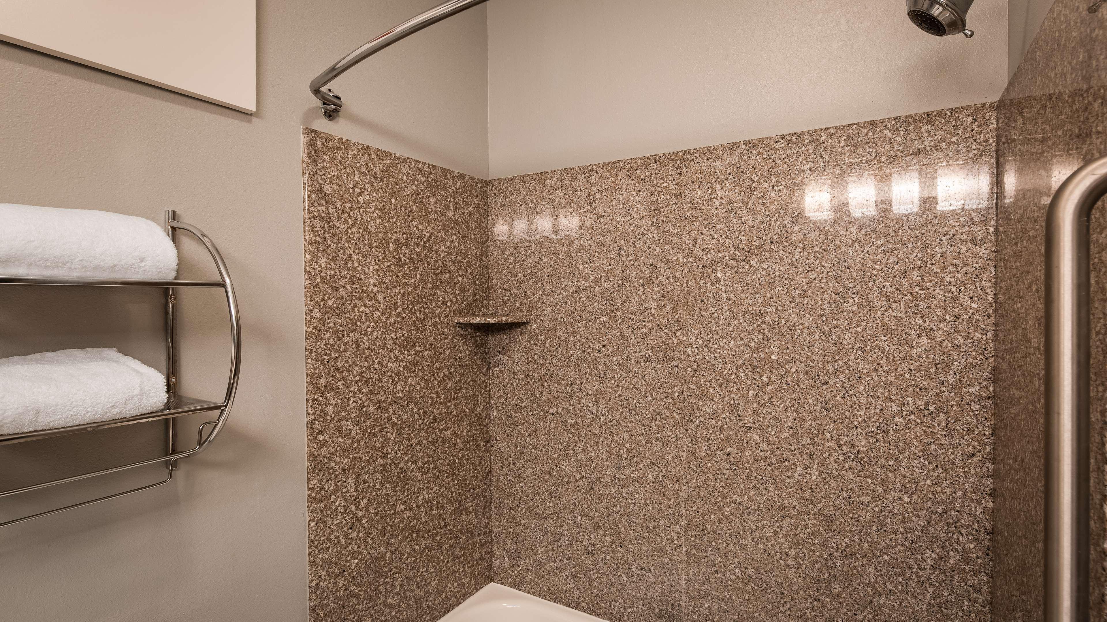Best Western Plus New Cumberland Eksteriør billede